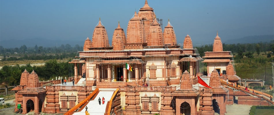 Hanuman Dham Temple as religious attraction near jim corbett